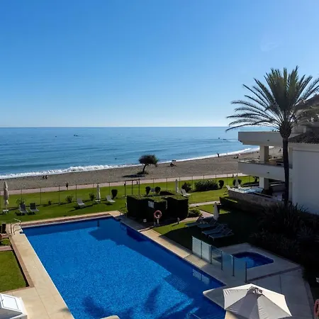212 Heaven Apartments, Guadalmansa Playa 埃斯特波纳