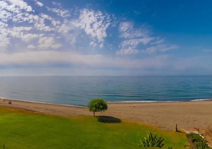 212 Heaven Apartments, Guadalmansa Playa 아파트 에스테포나