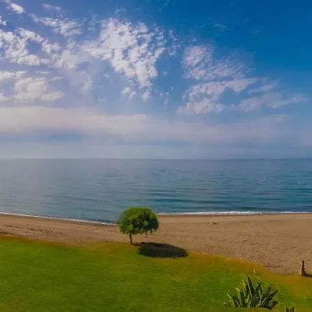 212 Heaven Apartments, Guadalmansa Playa דירה אסטפונה