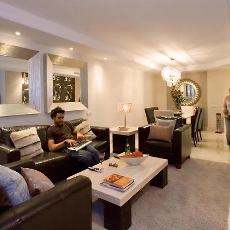 212 Heaven Apartments, Guadalmansa Playa 아파트 에스테포나